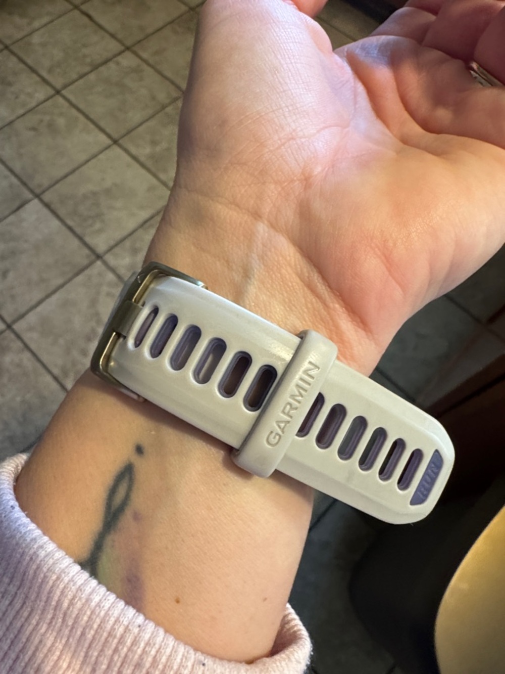 Garmin Forerunner 970 Soft Gold Titanium French Gray Case - Picture 6 of 7
